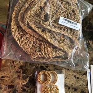 Straw Earnings and purse